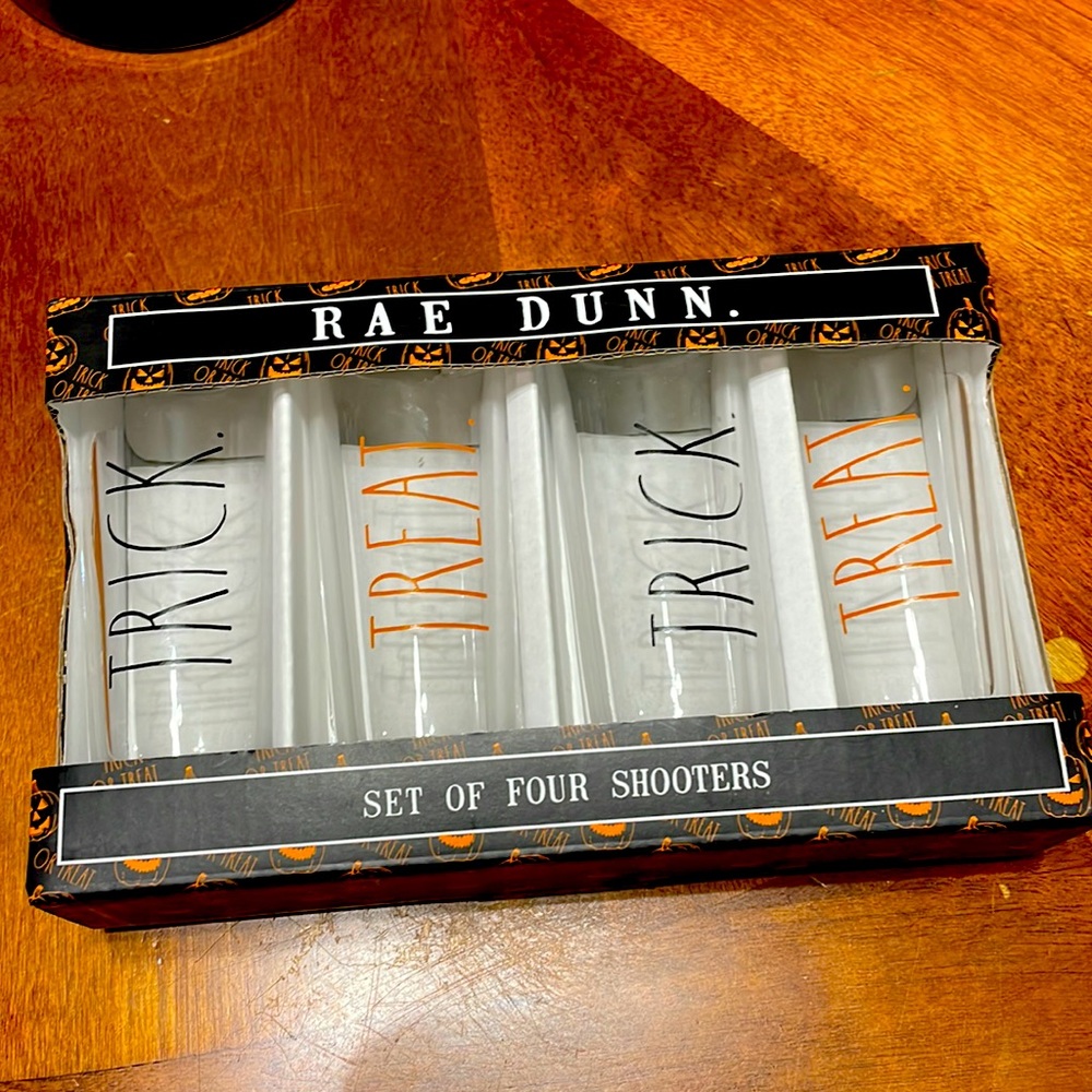 Rae Dunn‎ trick treat shooter glasses
